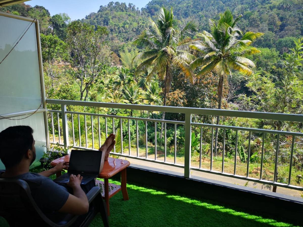 Riverbench Homestay Munnar, Anaviratty ภายนอก รูปภาพ