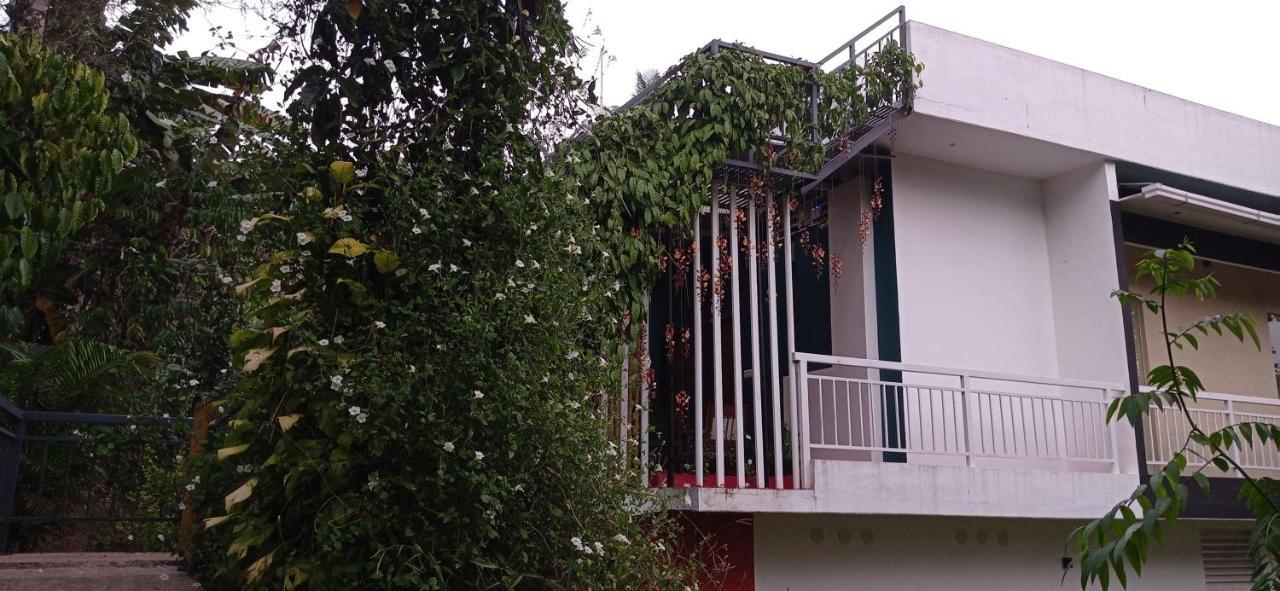 Riverbench Homestay Munnar, Anaviratty ภายนอก รูปภาพ