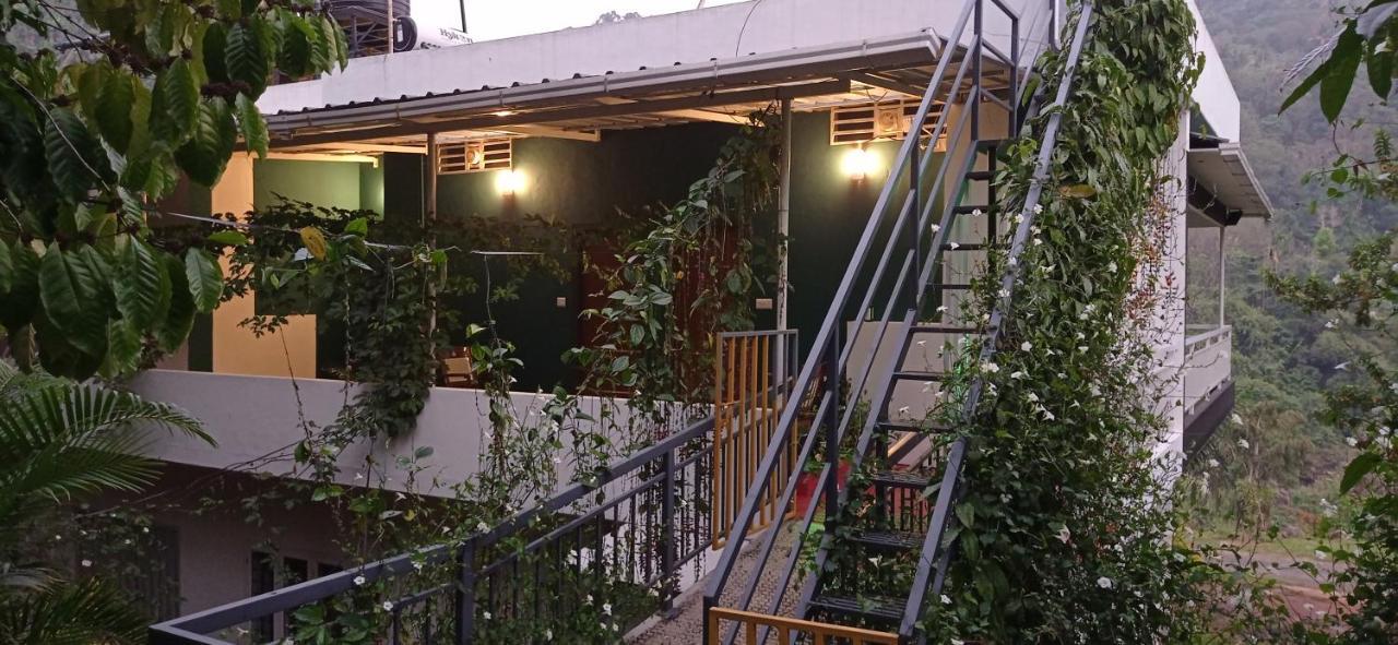 Riverbench Homestay Munnar, Anaviratty ภายนอก รูปภาพ