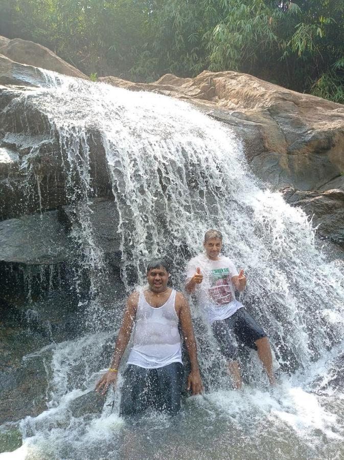 Riverbench Homestay Munnar, Anaviratty ภายนอก รูปภาพ