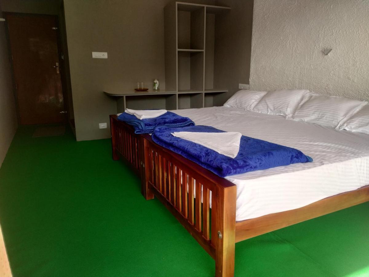 Riverbench Homestay Munnar, Anaviratty ภายนอก รูปภาพ